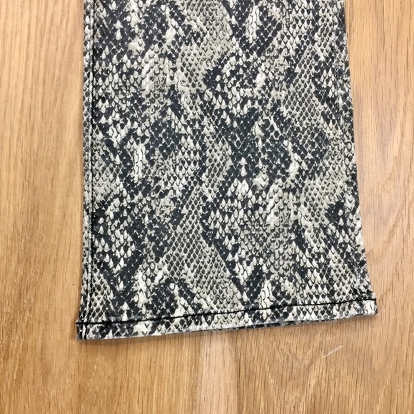 Veronica Beard Carolyn High-Rise Baby-Boot Jeans - Picture 7 of 13